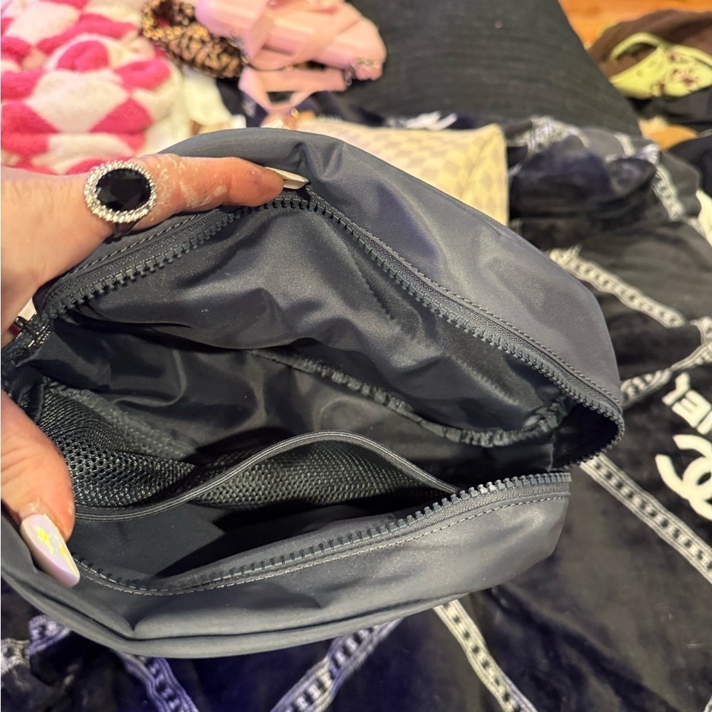 Lulu lemon  pouch/ make up bag blue/gray - Picture 6 of 7